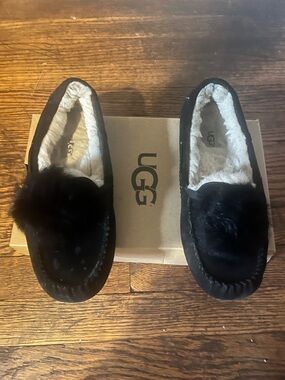 UGG Women's Black Pom Pom Tasman Slippers